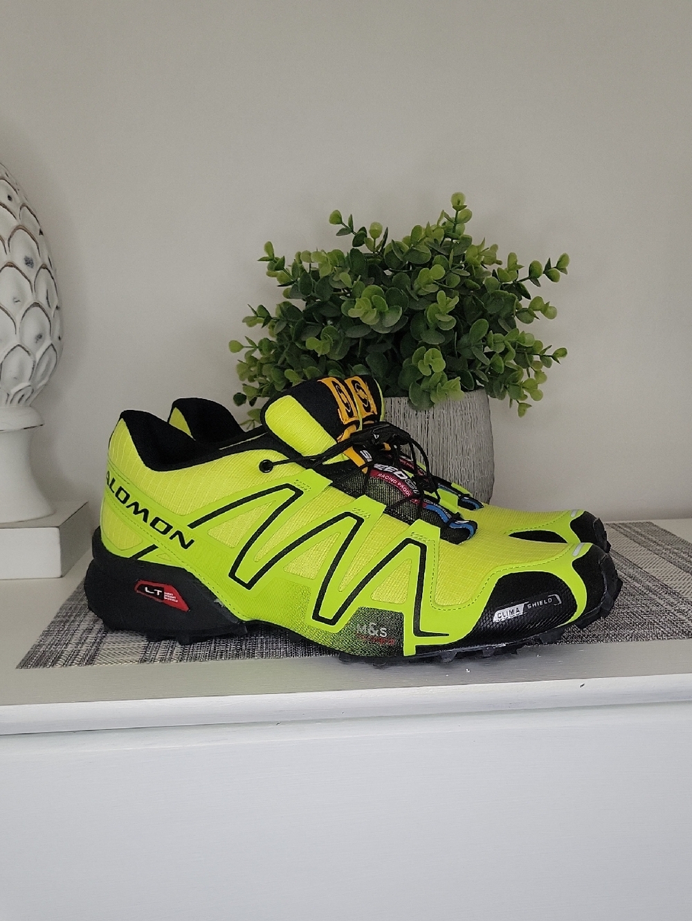 Salomon Neon Yellow Men's Trail Sneaker with Black Accents SZ 13